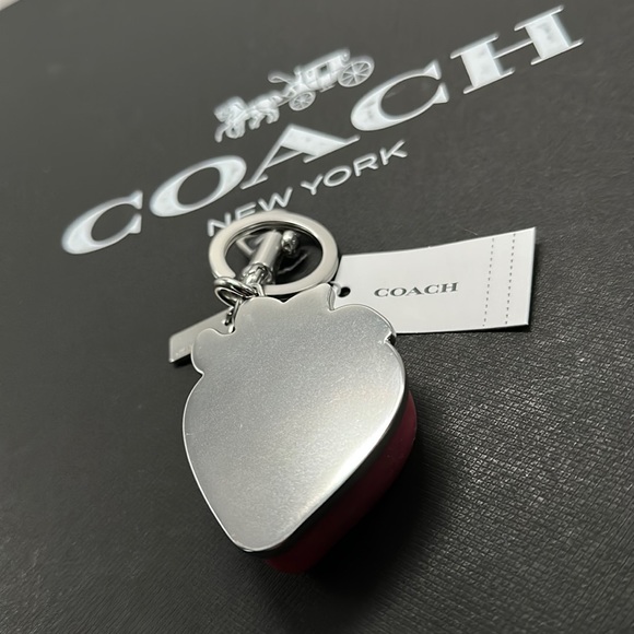 NWT Coachtopia Coach Strawberry Bag Charm Fruit 70% Recycled Resin FOB Keychain - Picture 14 of 15